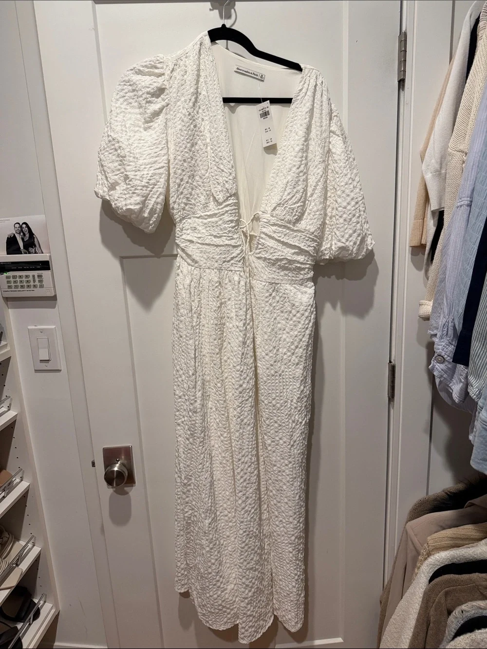 Abercrombie & Fitch front tie Ivory Textured Puff-Sleeve Maxi Dress